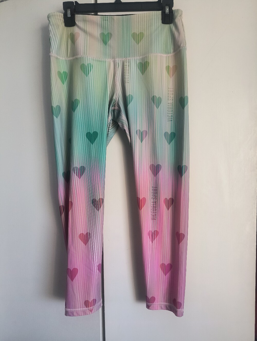 Victoria Sport High Rise Multicolor Heart Print Ankle Leggings Women’s L